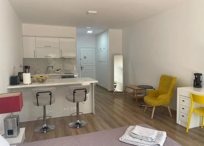 아파트 Ground Floor 파포스